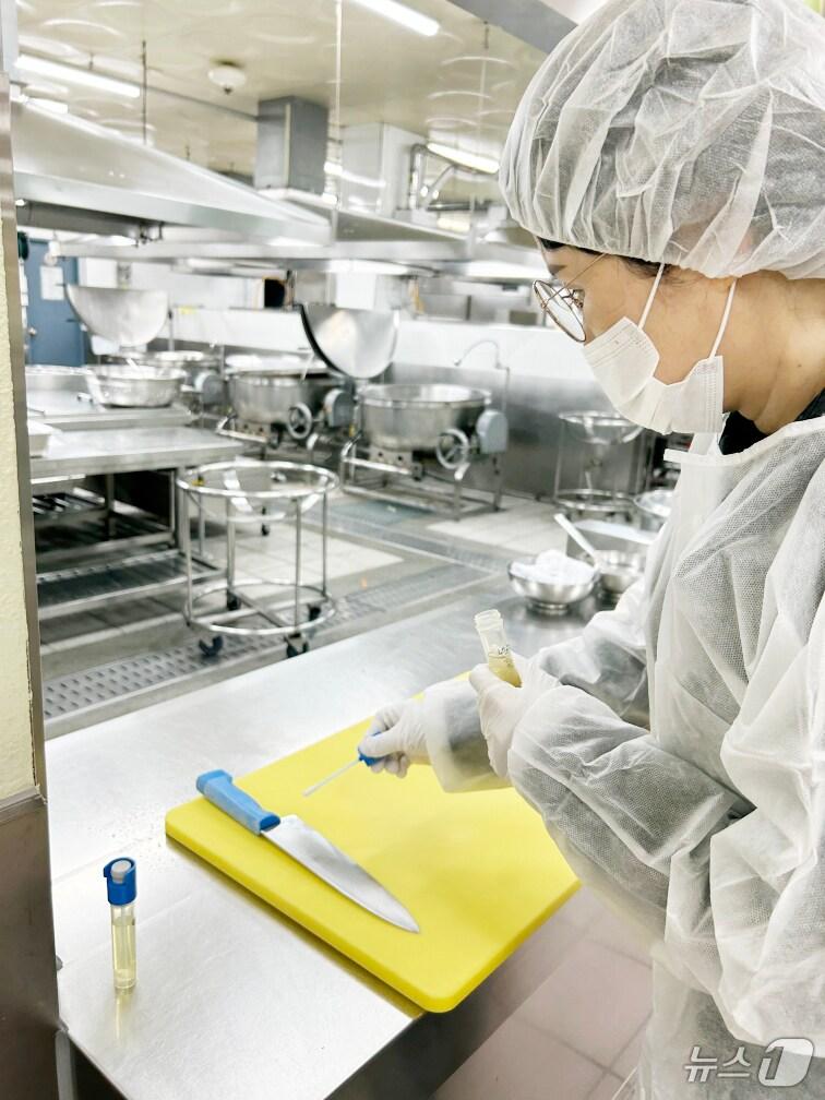 본문 이미지 - 광주시 식품취급업소 점검.(광주시 제공. 재판매 및 DB 금지) 2025.3.24/뉴스1 