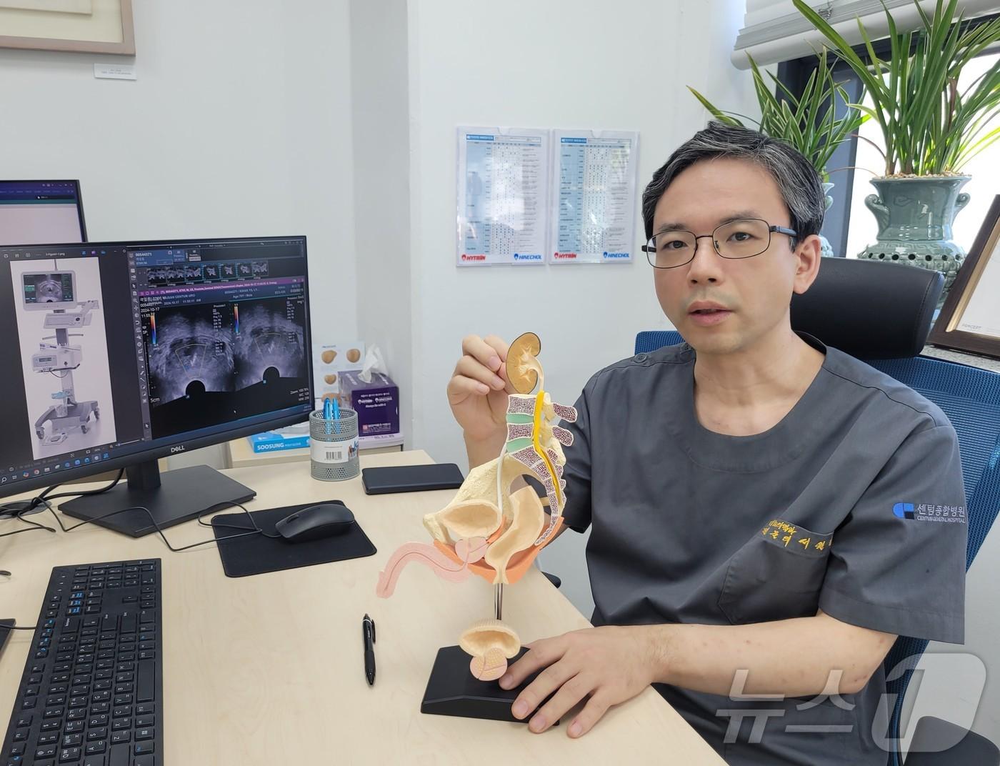 본문 이미지 - 센텀종합병원 비뇨의학과 서원태 과장이 전립선비대증의 최신 수술 치료법에 대해 설명하고 있다.(센텀종합병원 제공. 재판매 및 DB 금지)