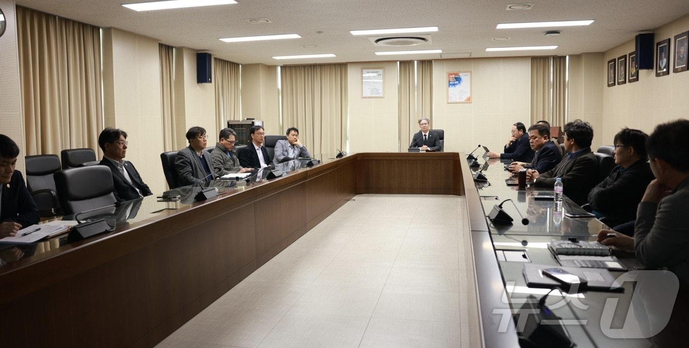 본문 이미지 - 국립군산대가 24일 긴급 주요 보직자 회의를 갖고 엄기욱 교무처장을 총장 직무대리로 지정했다.(군산대 제공. 재판매 및 DB금지)2