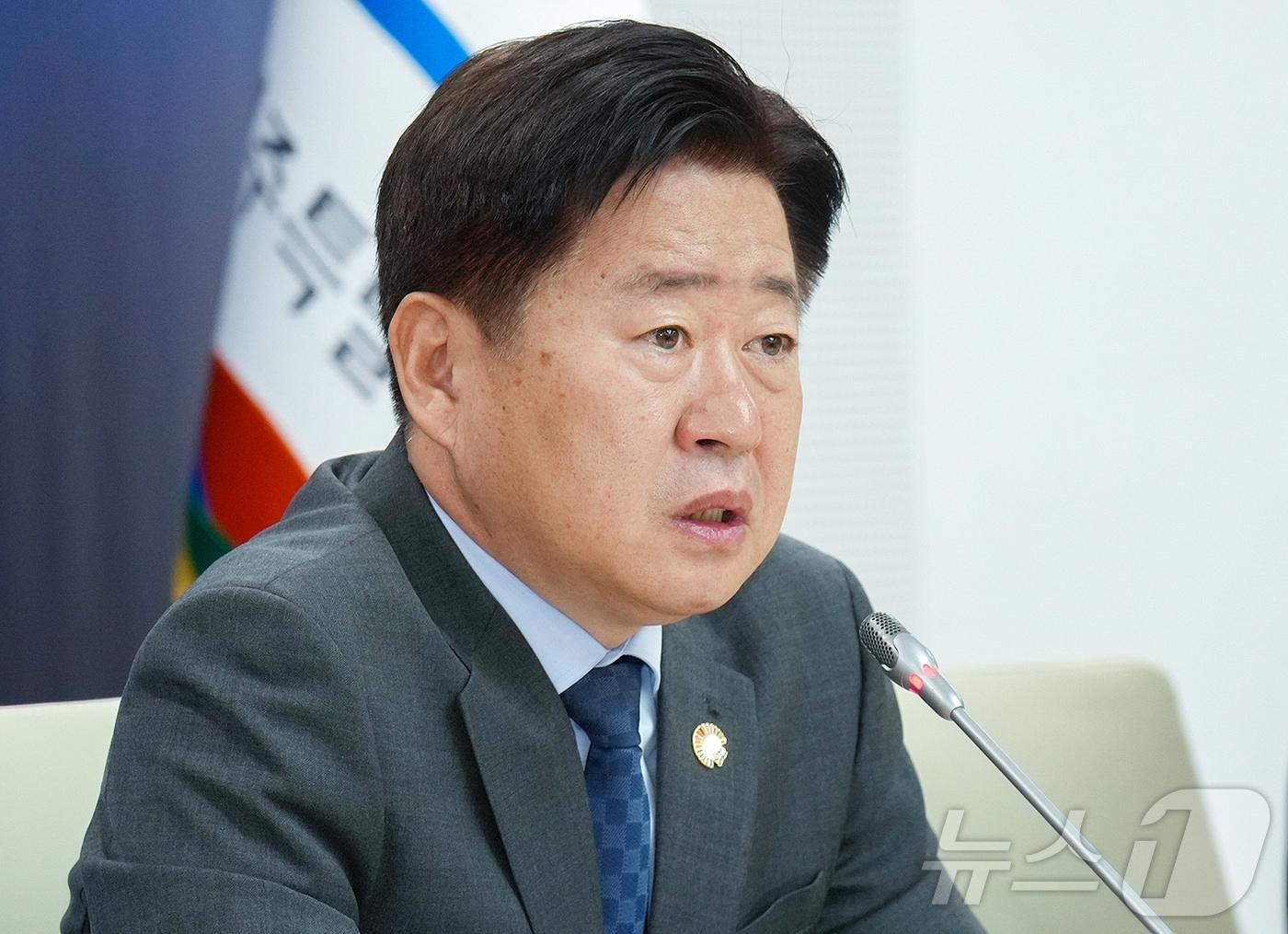 본문 이미지 - 오영훈 제주특별자치도지사가 24일 오전 도청 한라홀에서 열린 주간 혁신성장회의를 주재하고 있다.(제주특별자치도 제공, 재판매 및 DB 금지)