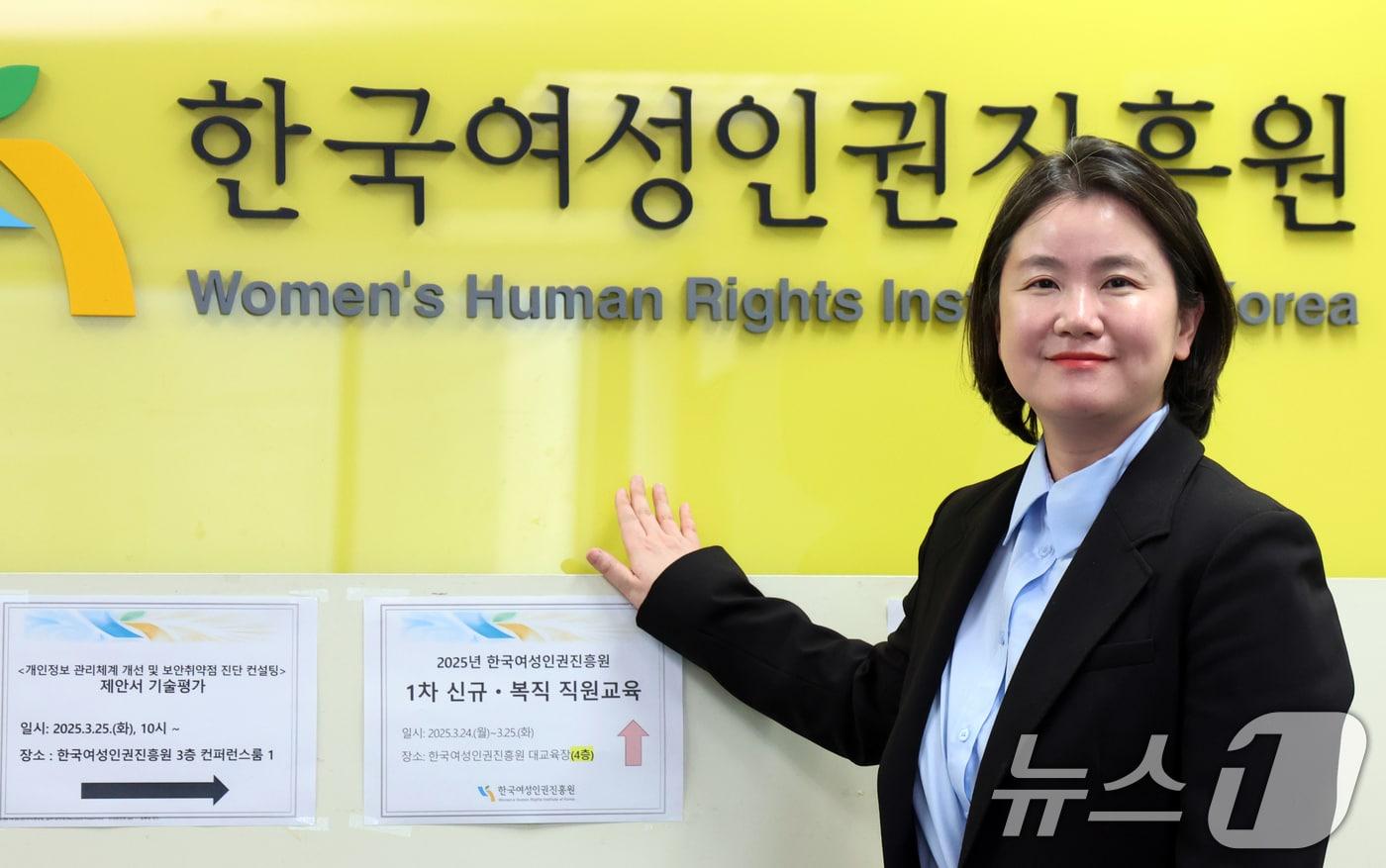 신보라 한국여성인권진흥원장이 24일 서울 중구 한국여성인권진흥원에서 뉴스1과 인터뷰를 하고 있다. ⓒ News1 김명섭 기자