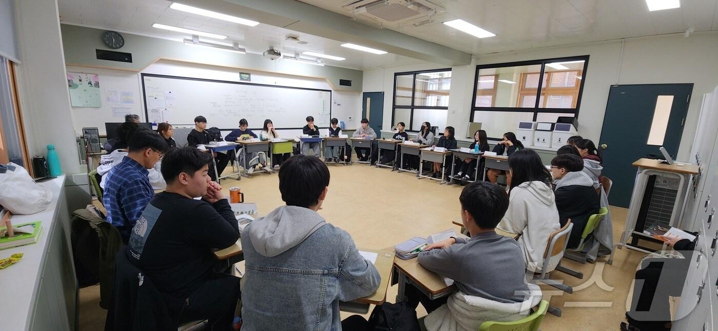 본문 이미지 - 강원 화천고등학교,  신입생 대상 미국 세인트존스 대학 고전 명저 프로그램 도입.(화천고 제공, 재판매 및 DB금지)