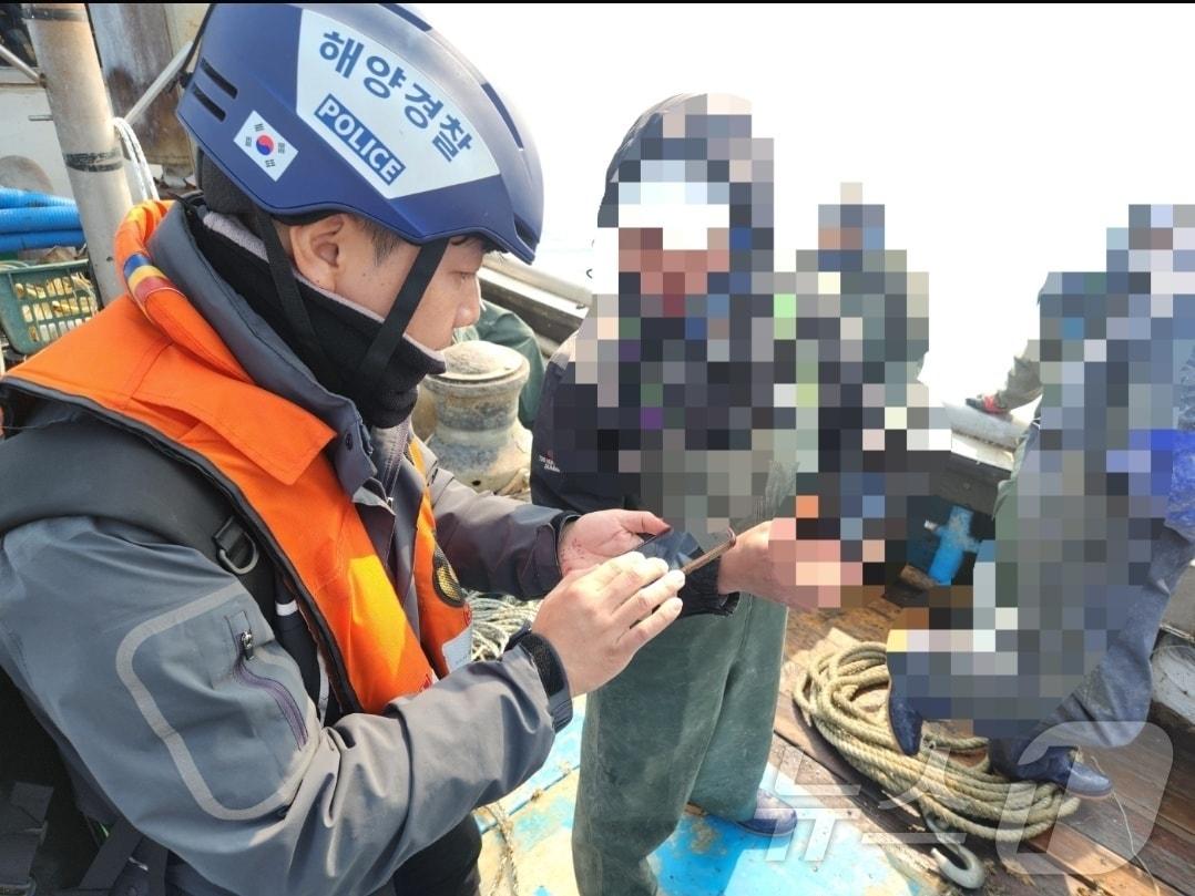 본문 이미지 -  부안해양경찰서&#40;서장 서영교&#41;는 봄철 해양사고 예방을 위해 4월 11일부터 30일까지 20일간 일제 단속을 시행한다.&#40;부안해경 제공. 재판매 및 DB금지&#41;