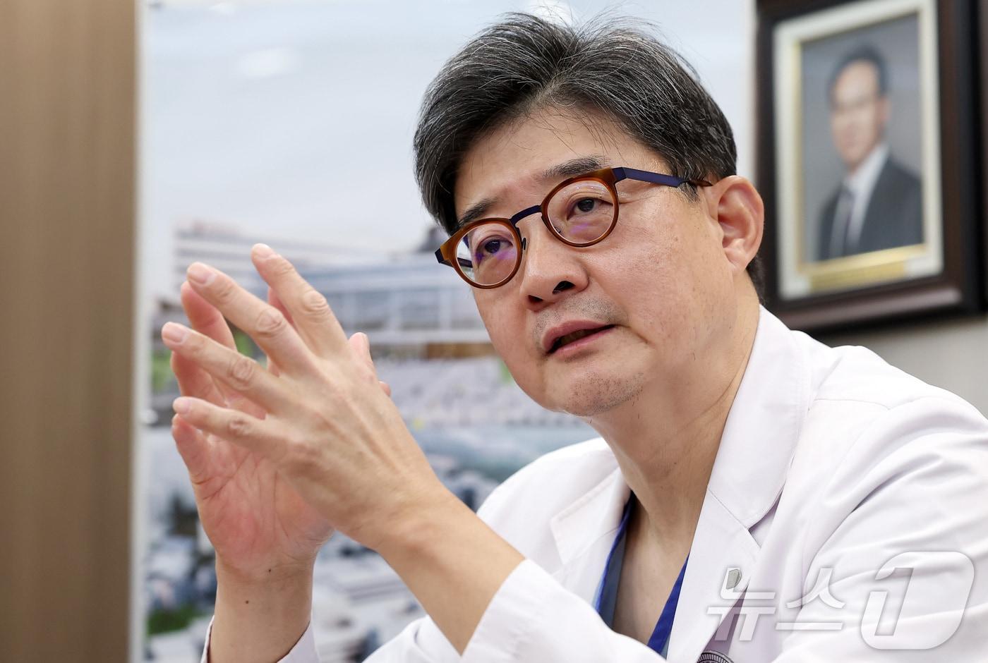 본문 이미지 - 한승범 고려대안암병원장이 24일 서울 성북구 고대안암병원에서 뉴스1과 인터뷰를 하고 있다. ⓒ 뉴스1 김성진 기자