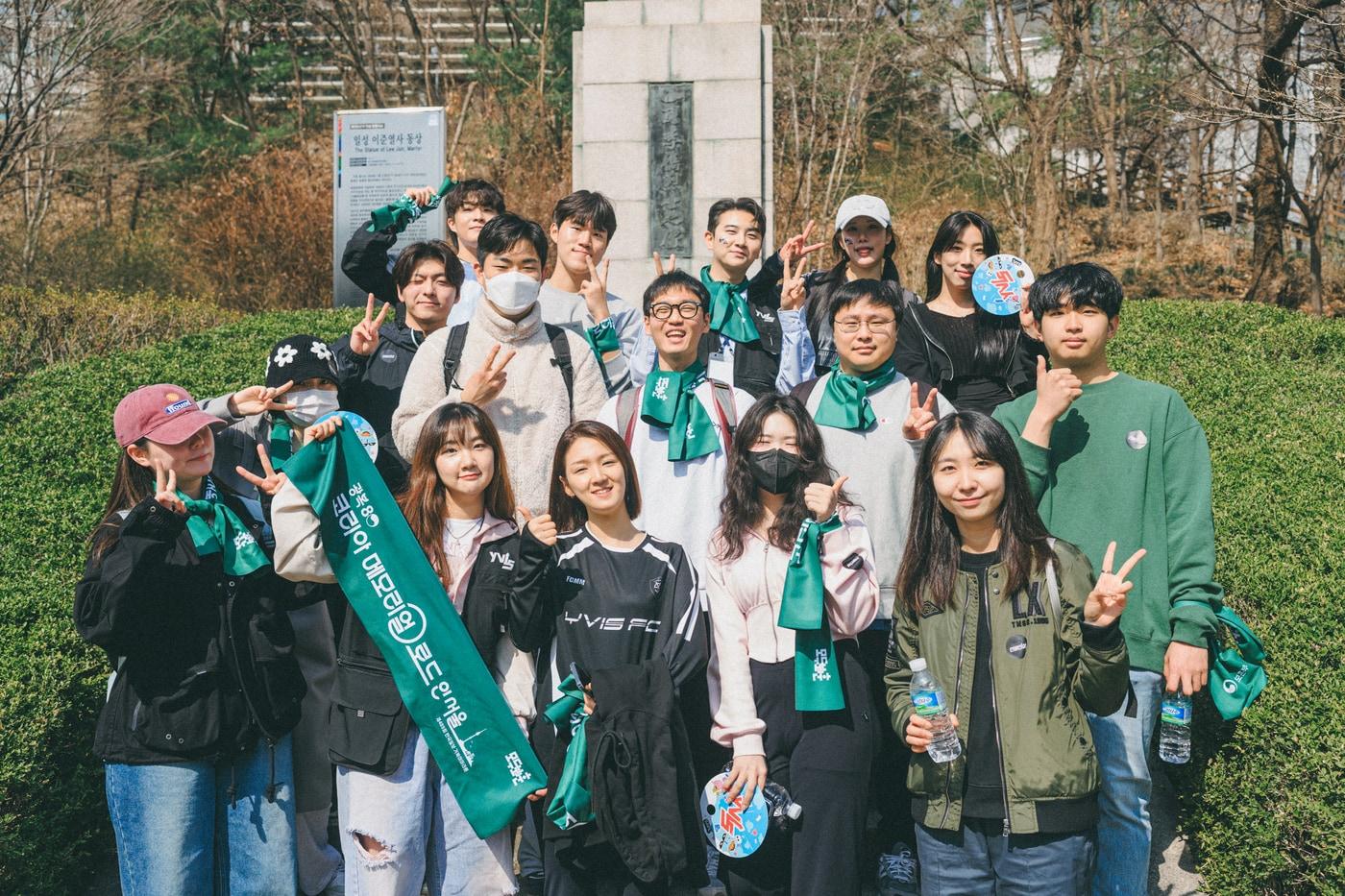 본문 이미지 - MZ세대 봉사단체 '연봉인상' 회원들이 제주삼다수를 비롯한 다양한 기업·단체의 후원으로 진행된 '코리아 메모리얼 로드' 행사에 공식 파트너로 참여했다.(연봉인상 제공)