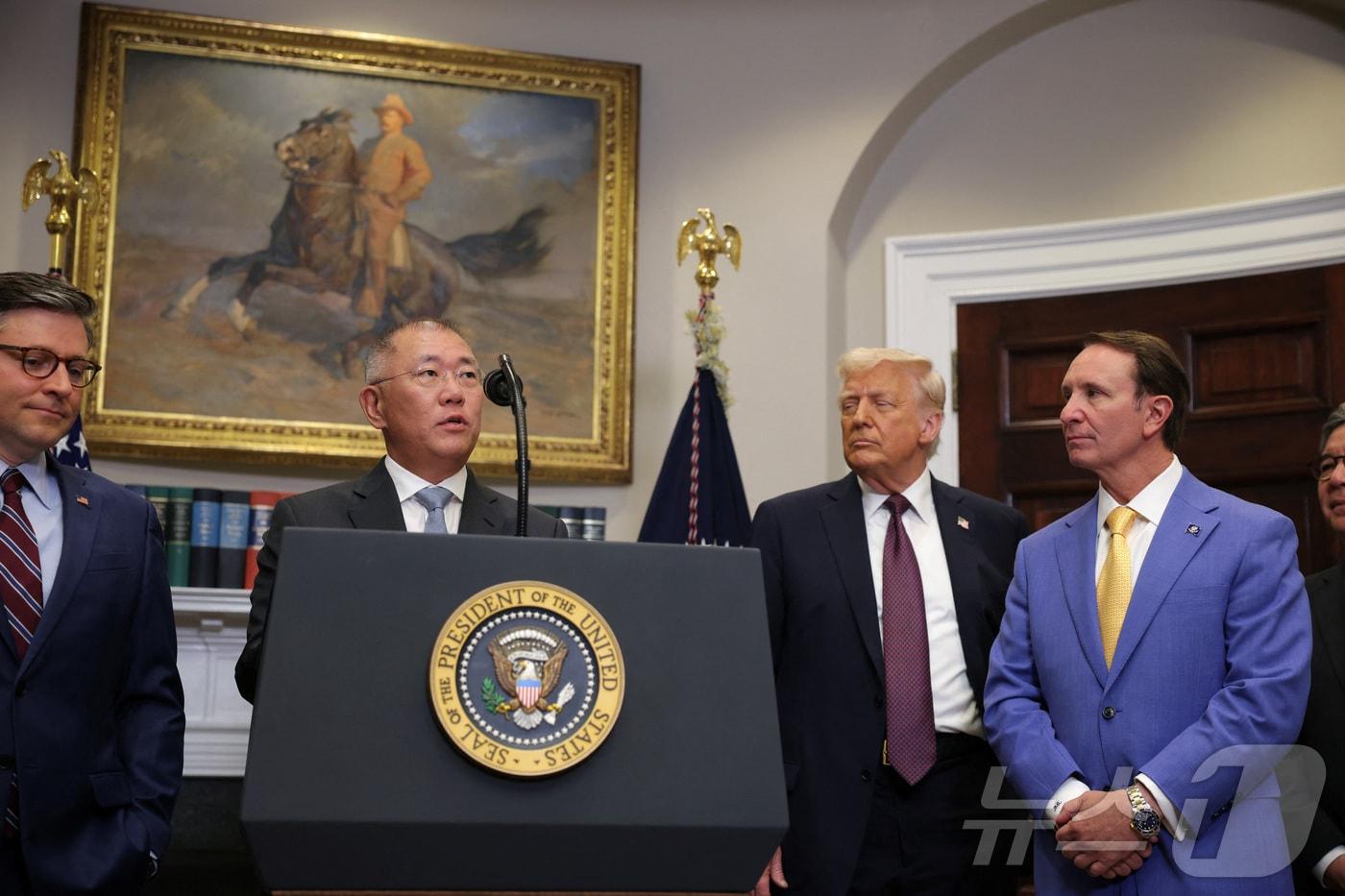 정의선 현대차그룹 회장이 24일(현지시간) 워싱턴DC 백악관에서 210억 달러(약 31조 원) 규모의 대미 투자계획을 발표하고 있다. ⓒ 로이터=뉴스1 ⓒ News1 류정민 특파원