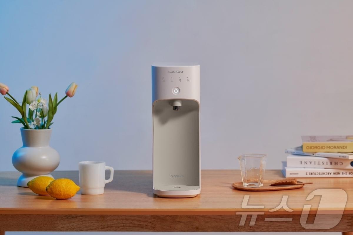 본문 이미지 - 쿠쿠의 신제품 '쿠쿠 직수 정수기'.(쿠쿠 제공)