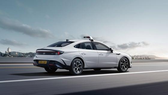 본문 이미지 - 현대자동차가 25일 대표 중형 택시 모델 ‘2025 쏘나타 택시’를 출시하고 본격적인 판매를 시작한다고 밝혔다. 사진은 2025 쏘나타 택시 외장. (현대차 제공. 재판매 및 DB 금지)2025.3.25/뉴스1