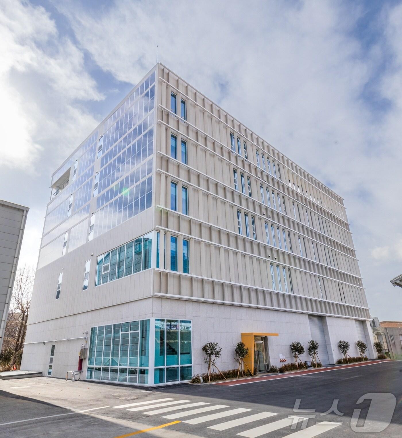 본문 이미지 - 한국전기연구원 ‘인공지능(AI) CNC 실증센터’ 전경.(전기연 제공. 재판매 및 DB금지)