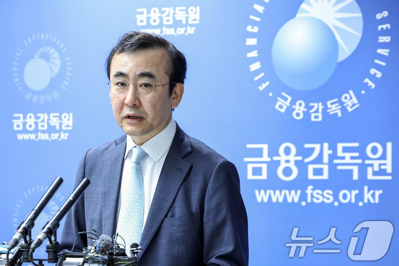 이세훈 금융감독원 수석부원장이 25일 오전 서울 영등포구 여의도 금감원에서 기업은행에서 발생한 882억원 규모의 부당 대출 건에 대한 검사 결과 브리핑을 하고 있다. 2025.3.25/뉴스1 ⓒ News1 민경석 기자