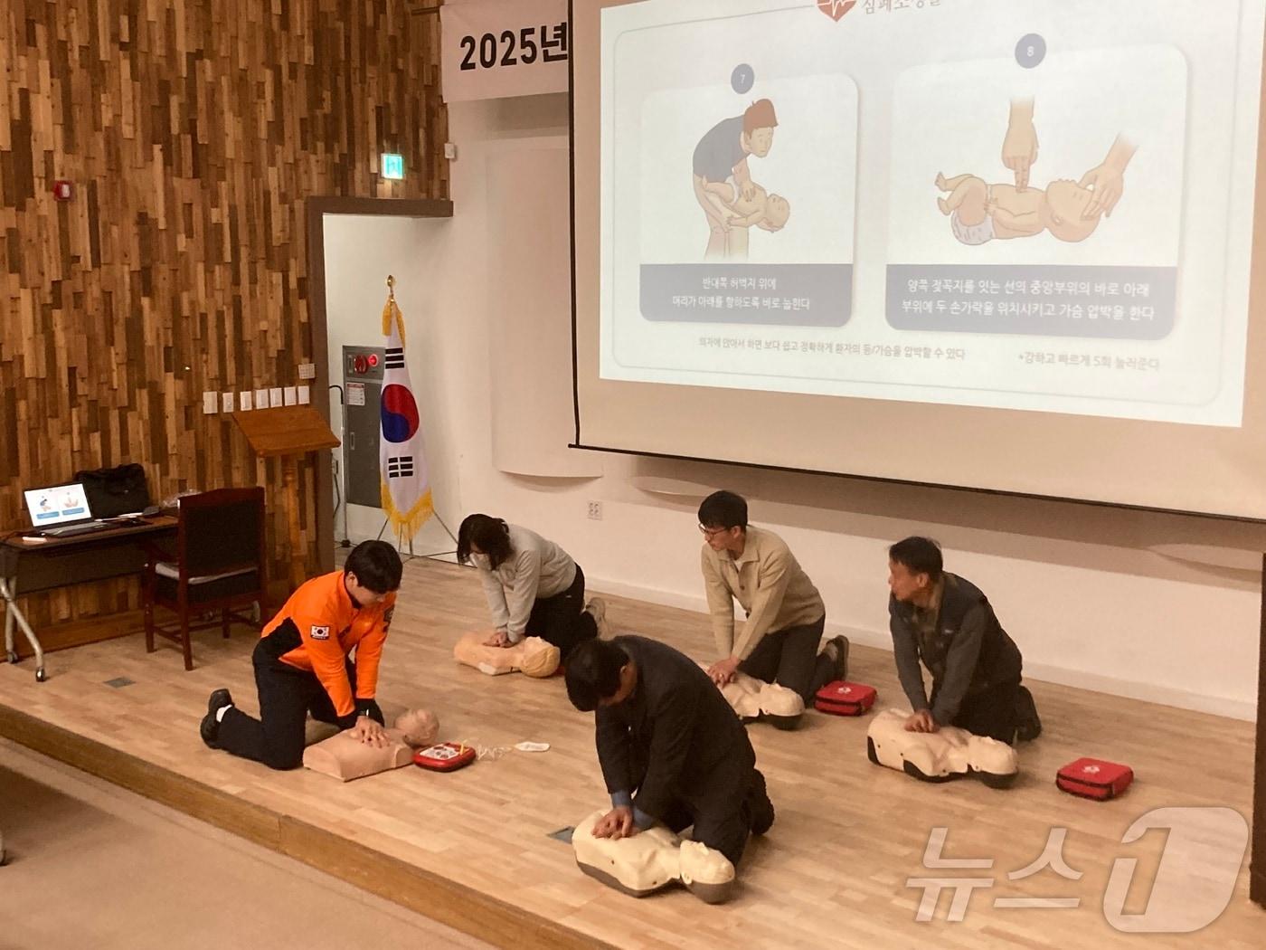 본문 이미지 - 동부지방산림청 관리감독자 교육.(동부산림청 제공, 재판매 및 DB 금지) 2025.3.25/뉴스1