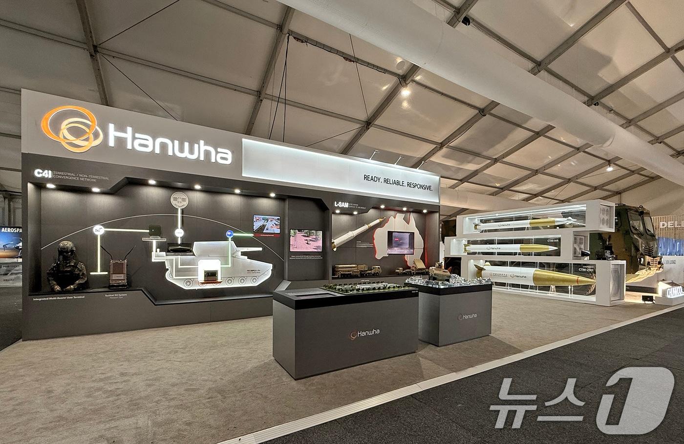 한화시스템과 한화에어로스페이스는 25일부터 호주 아발론 공항에서 열리는 &#39;아발론 에어쇼 2025&#39;에 참가한다고 밝혔다. 사진은 &#39;아발론 에어쇼 2025&#39;에 참가한 한화시스템 부스. &#40;한화시스템 제공. 재판매 및 DB 금지&#41;2025.3.25/뉴스1