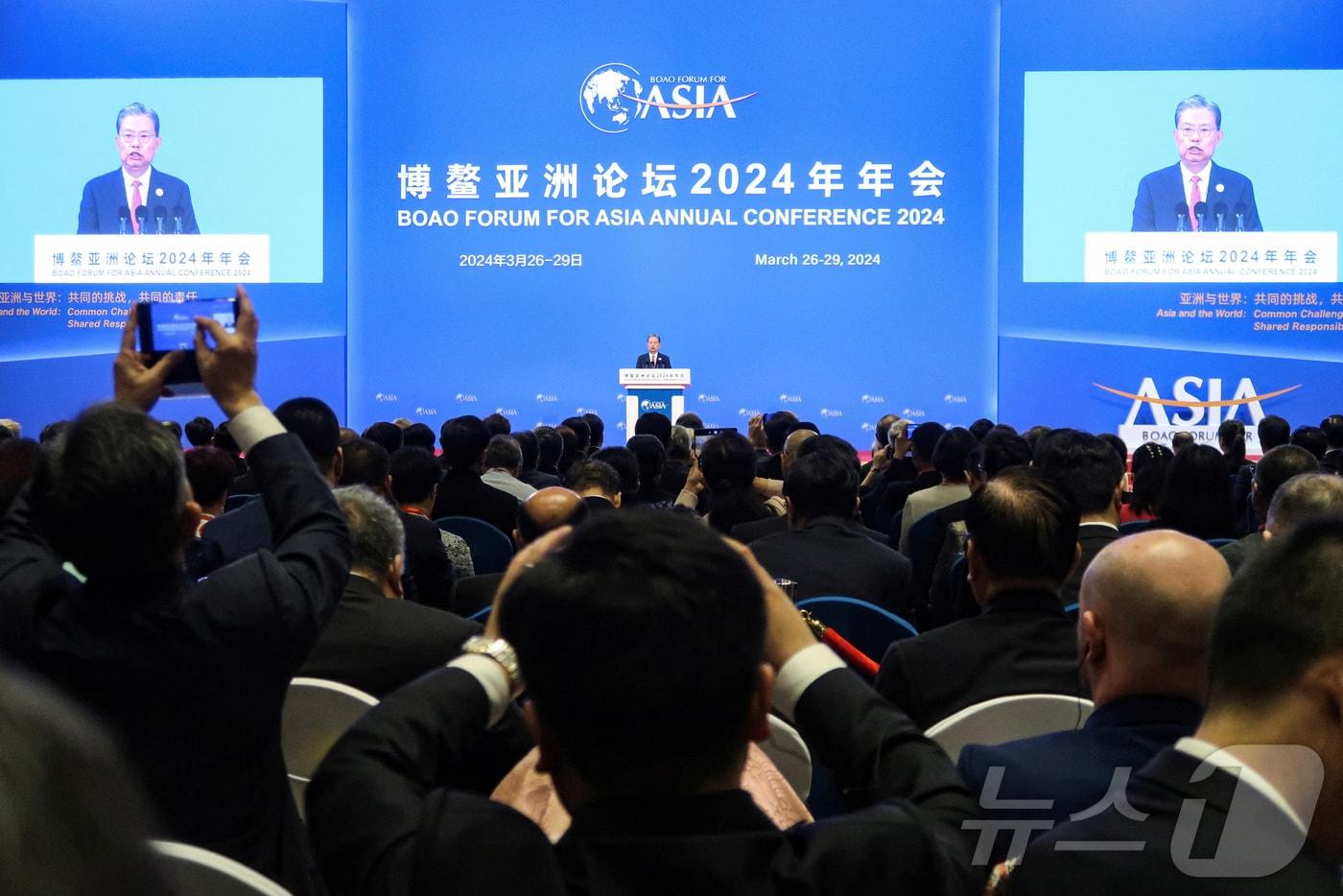 본문 이미지 - 자오러지 중국 전국인민대표대회 상무위원장이 28일 중국 하이난 보아오에서 개최된 보아오포럼 개막식에서 기조연설을 하고 있다. 2024.03.28 ⓒ 로이터=뉴스1 ⓒ News1 정은지 특파원