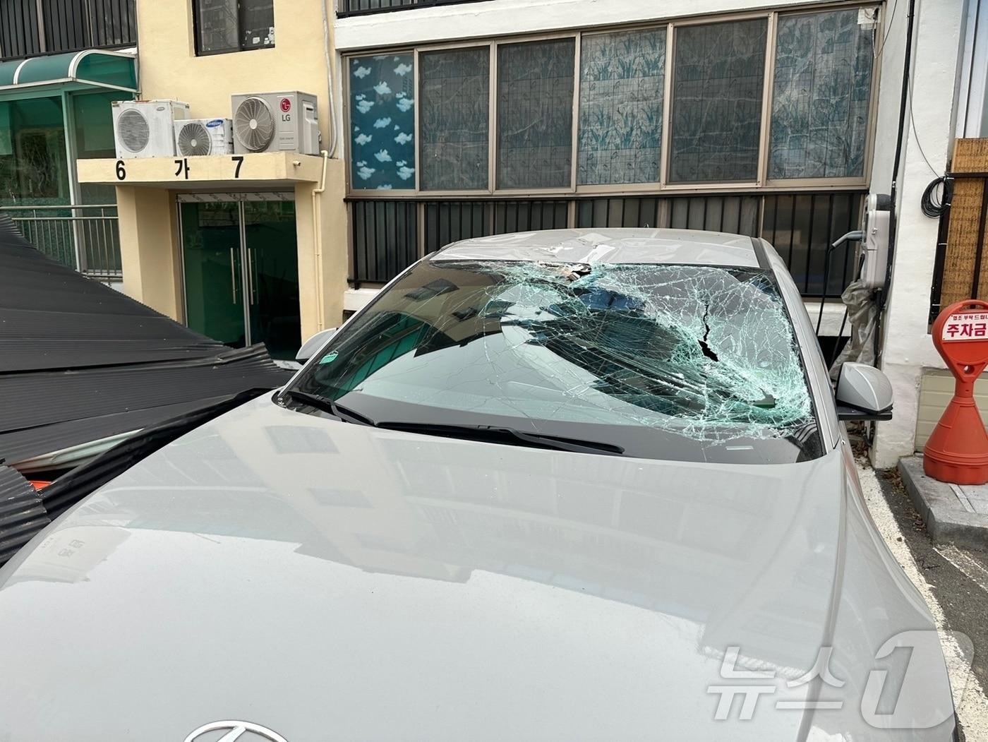 본문 이미지 - 파손된 차량(독자 제공. 재판매 및 DB금지) 