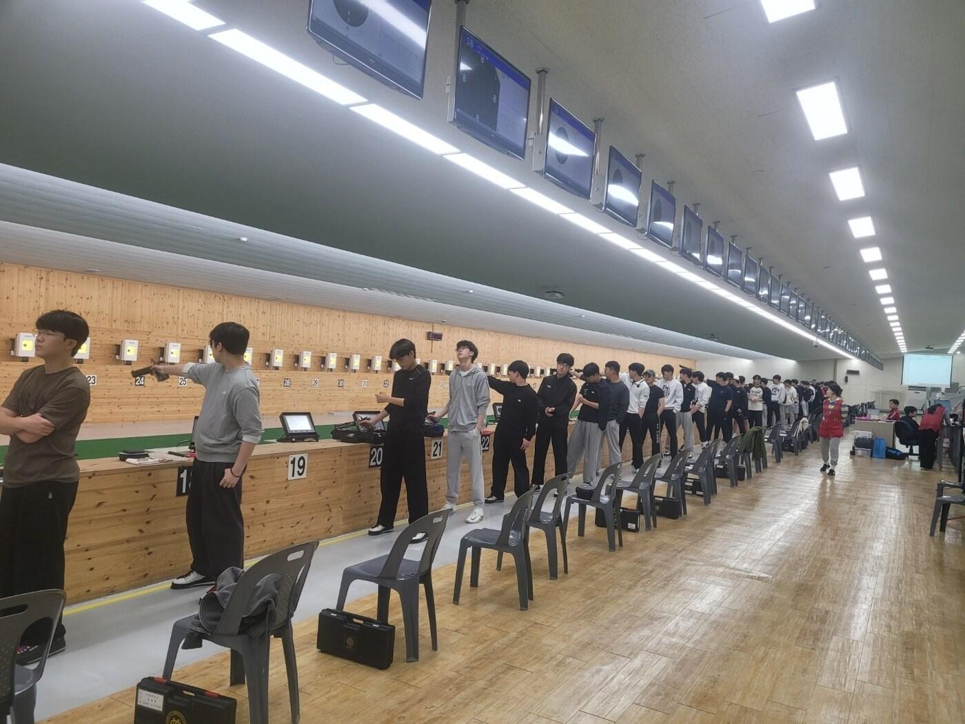 본문 이미지 - 한국중·고등학교사격연맹은 오는 25일부터 28일까지 포항실내사격장에서 '제47회 충무기 전국 중·고등학생 사격대회'를 개최한다.(대한사격연맹 제공)