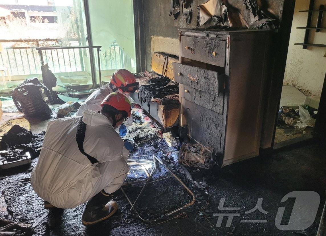 본문 이미지 - 전북자치도소방본부는 지난 25일 전주시 완산구 효자동의 철거 예정 건축물에서 '2025년 전북특별자치도 화재감식 경연대회'를 개최했다고 26일 밝혔다.(전북소방 제공. 재판매 및 DB금지) 