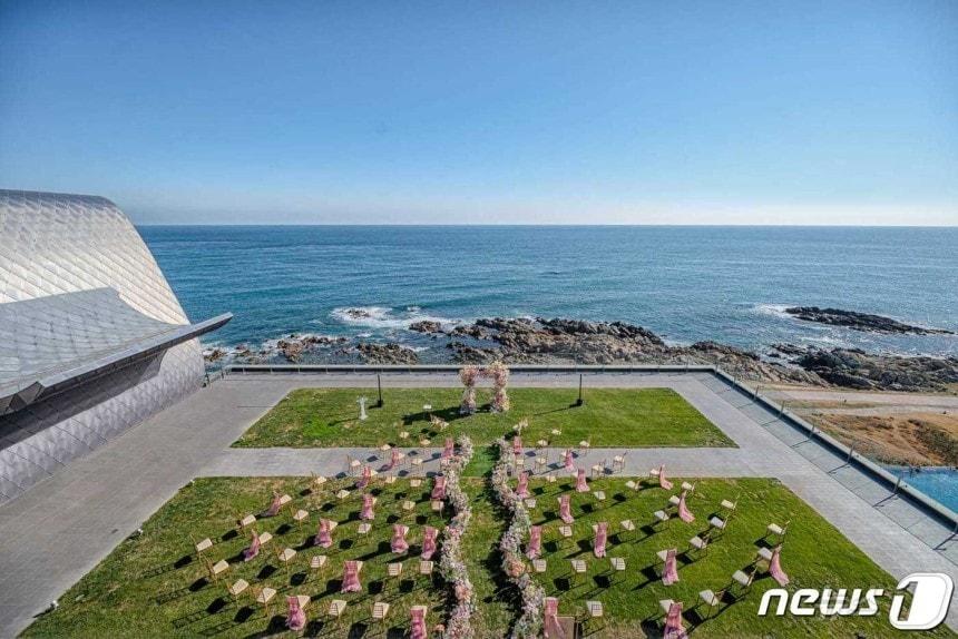 본문 이미지 - 아난티앳부산코브 오션가든 전경.(아난티 제공)