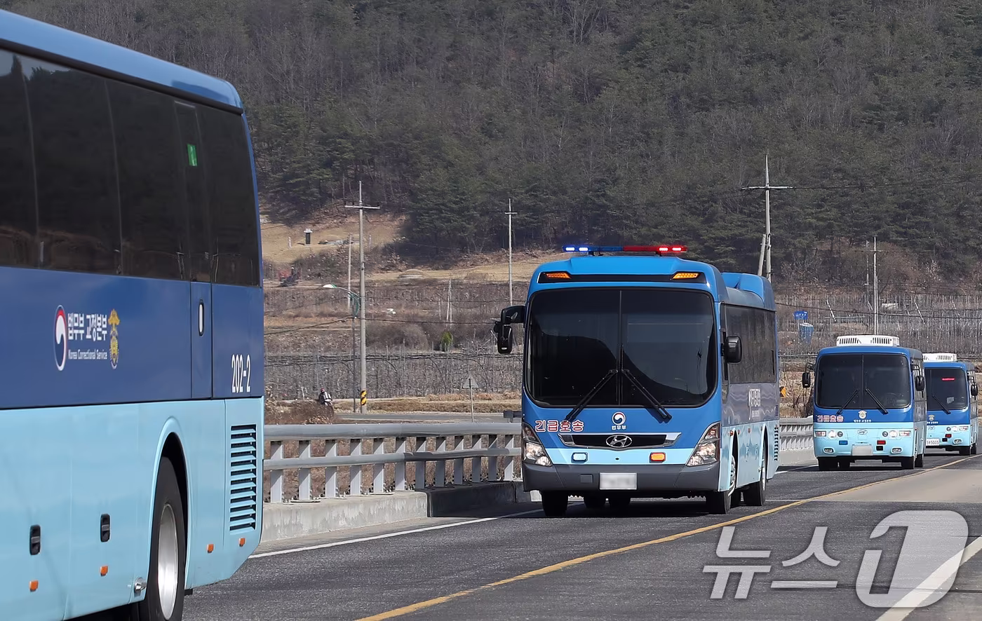본문 이미지 - 법무부 호송차량(자료사진) ⓒ 뉴스1 