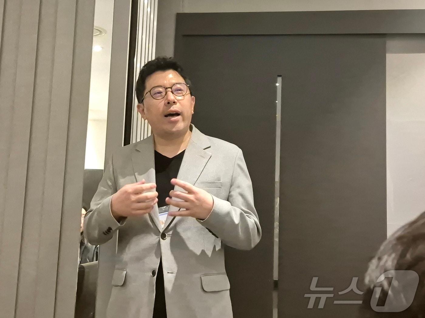 본문 이미지 - 25일 정성관 우리아이들재단 이사장이 기자간담회에서 친구클리닉을 소개하고 있다. 2025.3.25/뉴스1