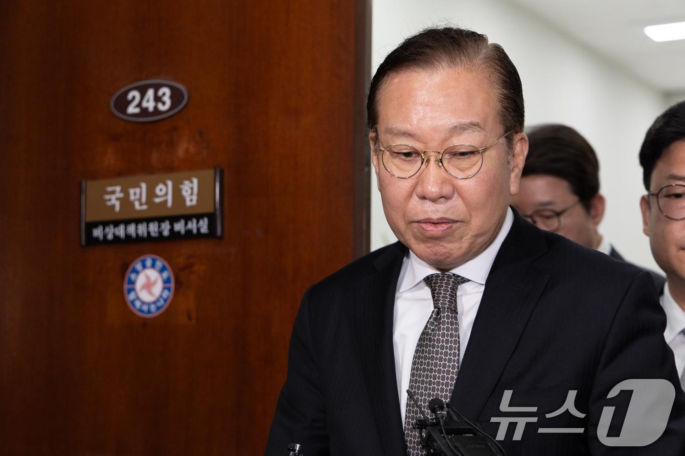 본문 이미지 - 권영세 국민의힘 비상대책위원장이 26일 오후 서울 여의도 국회에서 이재명 더불어민주당 대표의 무죄 선고 관련 입장을 발표하고 있다. 2025.3.26/뉴스1 ⓒ News1 이재명 기자