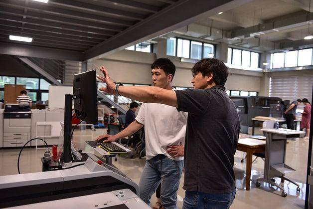 본문 이미지 - 인쇄소공인 지원사업 교육.(서원대학교 제공. 재판매 및 DB금지)/뉴스1