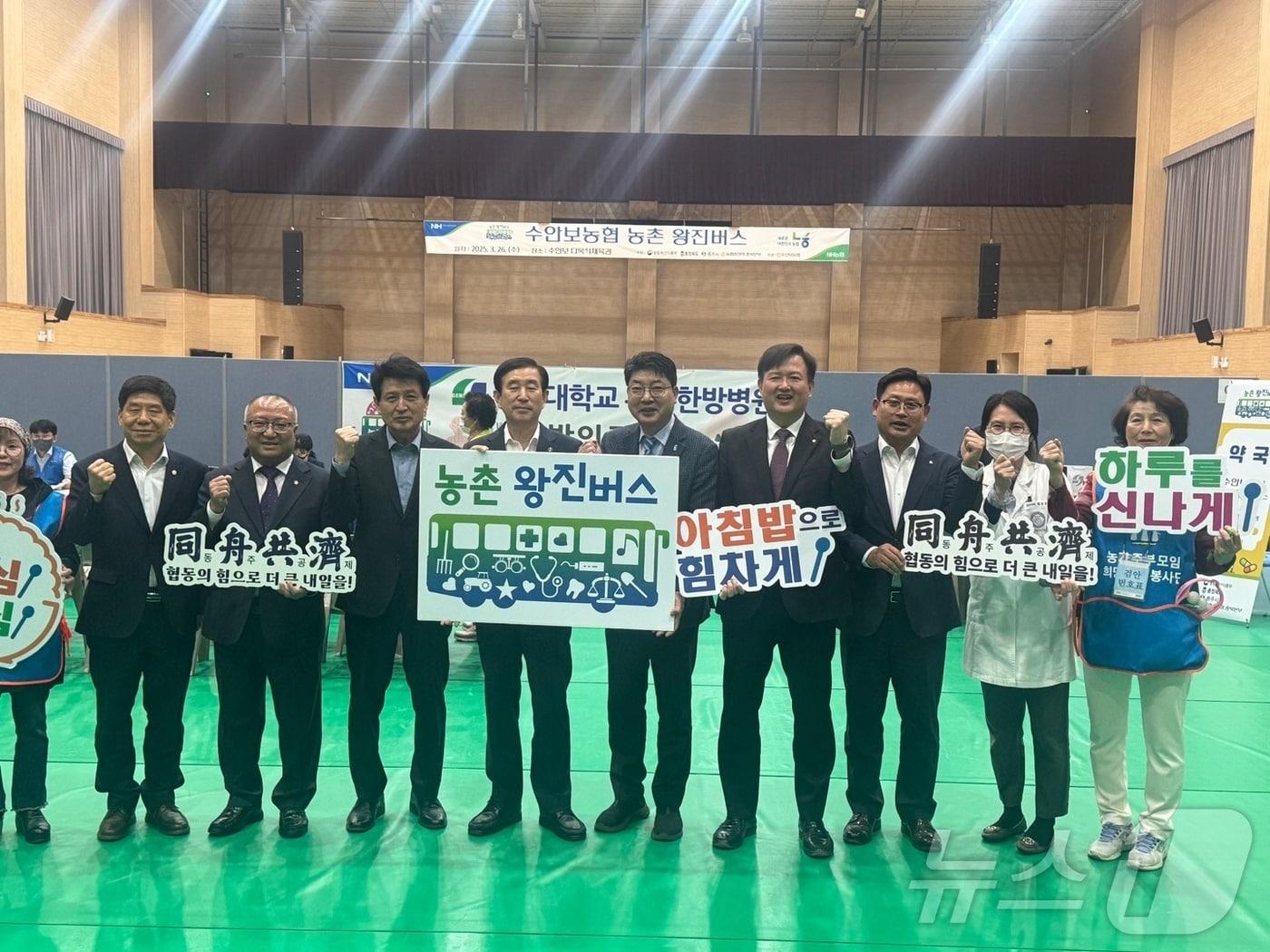 본문 이미지 - 농촌 왕진버스(충북도 제공. 재판매 및 DB금지)