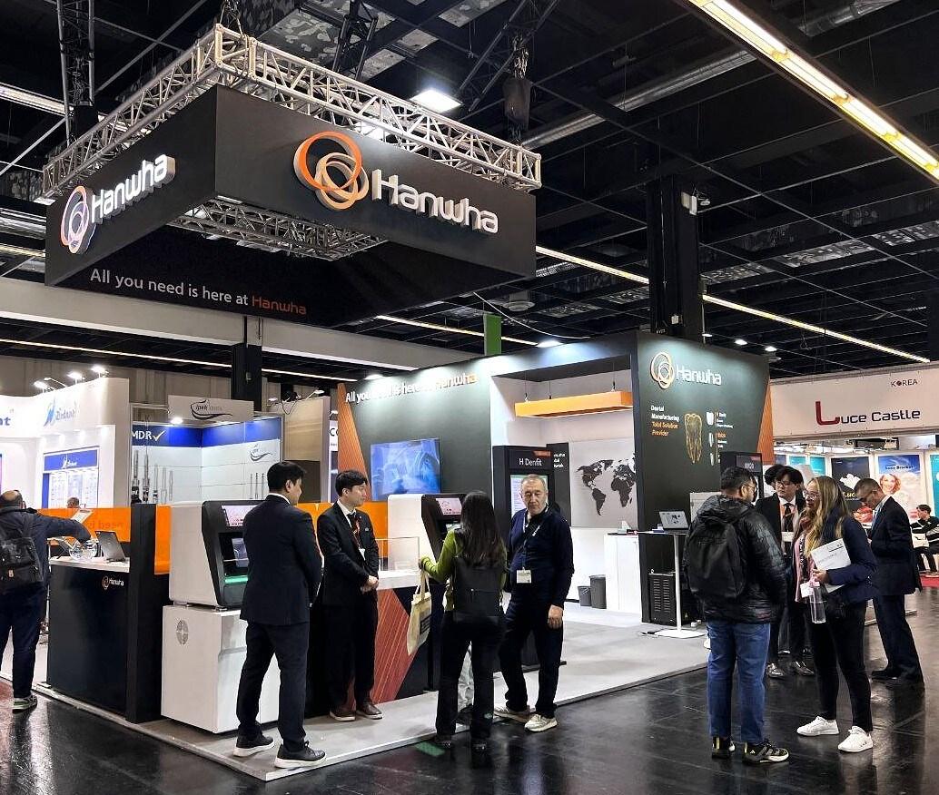 본문 이미지 - 한화세미텍 IDS 2025 부스 현장사진(한화세미텍 제공)