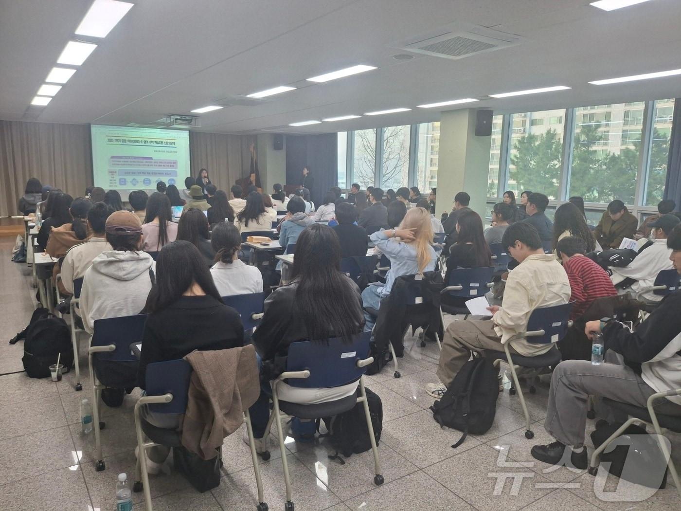 본문 이미지 - '빅 아이' 대학생 학습튜터 교육이 진행되고 있다(부산시교육청 제공. 재판매 및 DB 금지)