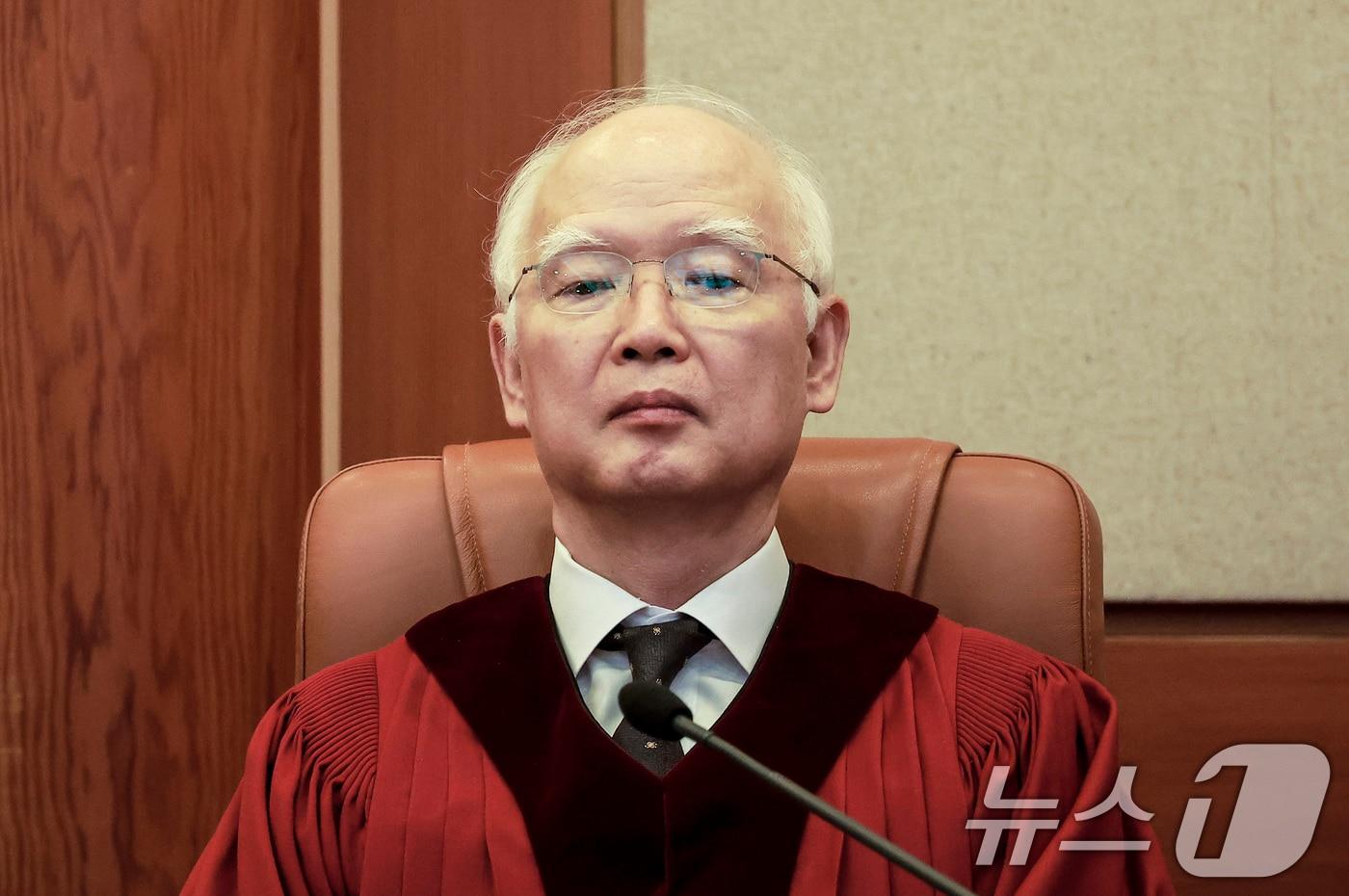 정형식 헌법재판관이 27일 서울 종로구 헌법재판소에서 열린 3월 헌법소원 심판 등 일반 사건 선고에 참석해 자리하고 있다. (공동취재) 2025.3.27/뉴스1 ⓒ News1 김성진 기자