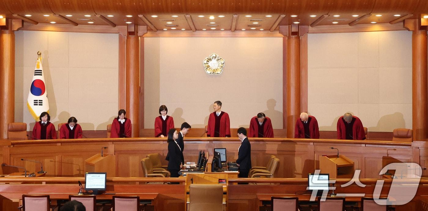 문형배 헌법재판소장 직무대행을 비롯한 헌법재판관들이 27일 서울 종로구 헌법재판소에서 열린 3월 헌법소원 심판 등 일반 사건 선고에 참석하고 있다. (공동취재) 2025.3.27/뉴스1 ⓒ News1 김성진 기자