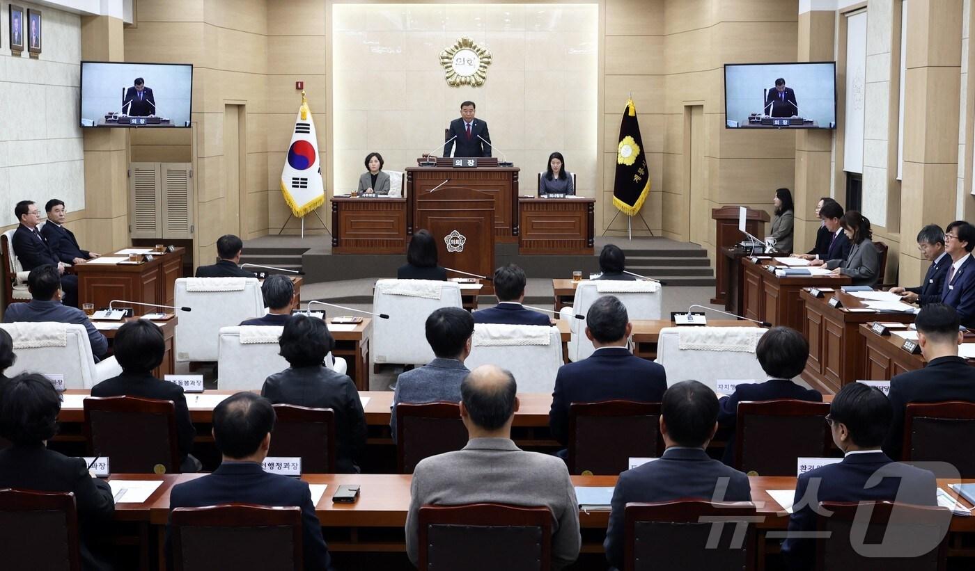 본문 이미지 - 계룡시의회 제180회 임시회 2차 본회의 모습. (계룡시의회 제공. 재판매 및 DB금지) /뉴스1