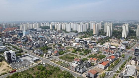 본문 이미지 -  충북 음성군과 진천군 주민은 양 지역 통합에 10명 중 7명이 찬성하는 것으로 나타났다. 사진은 충북혁신도시.(자료사진)/뉴스1