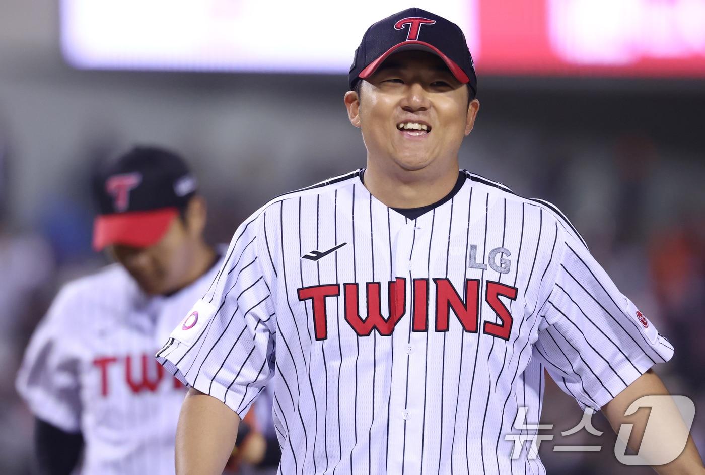 27일 서울 송파구 잠실야구장에서 열린 &#39;2025 신한 SOL 뱅크 KBO리그&#39; 한화 이글스와 LG 트윈스의 경기 7회초 LG 선발 투수 송승기가 이닝을 마무리 하고 있다. 2025.3.27/뉴스1 ⓒ News1 김명섭 기자