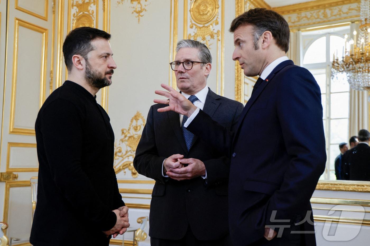 볼로디미르 젤렌스키 우크라이나 대통령과 에마뉘엘 마크롱 대통령, 키어 스타머 영국 총리. ⓒ 로이터=뉴스1
