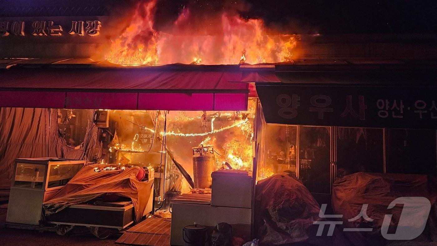 거창시장 상가 화재 현장(경남소방본부 제공. 재판매 및 DB금지).