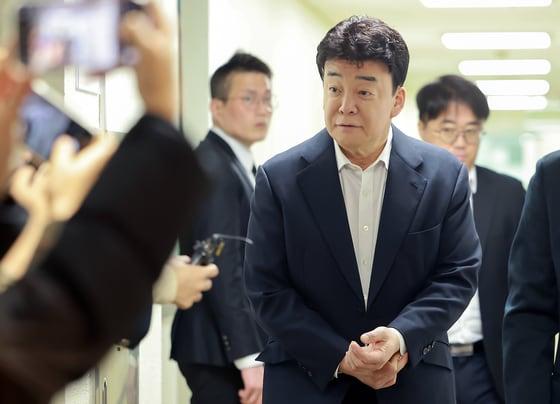 본문 이미지 - 백종원 더본코리아 대표가 지난해 3월 서울 서초구 스페이스쉐어 강남역센터에서 열린 정기 주주총회에서 참석하고 있다. 2025.3.28/뉴스1 ⓒ News1 김진환 기자