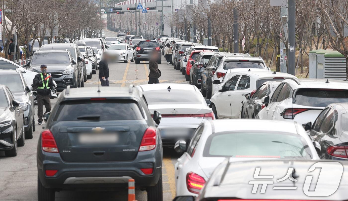 본문 이미지 - 주정차 단속 자료사진. 2025.3.28 ⓒ 뉴스1 김영운 기자