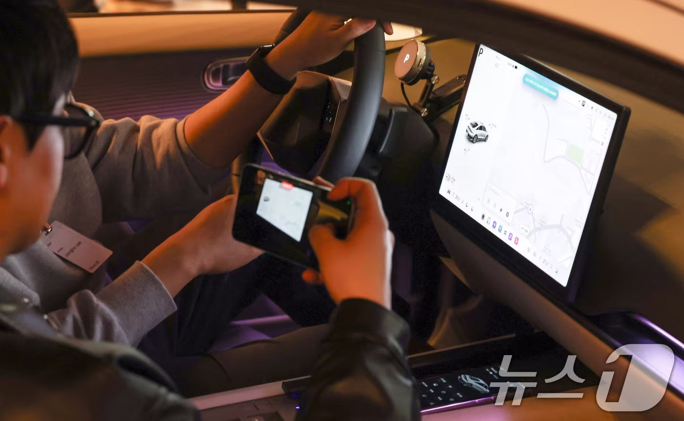 본문 이미지 - 현대차그룹의  차세대 인포테인먼트 시스템 '플레오스 커넥트'를 적용한 모습. 2025.3.28/뉴스1 ⓒ News1 허경 기자