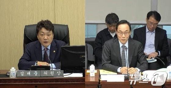 본문 이미지 - 김대중 전북자치도의회 인사청문위원장(왼쪽)이 오양섭 자동차융합기술원장 후보자에게 질의를 하고 있다.(의회제공. 재판매 및 DB금지)2025.3.28/뉴스1