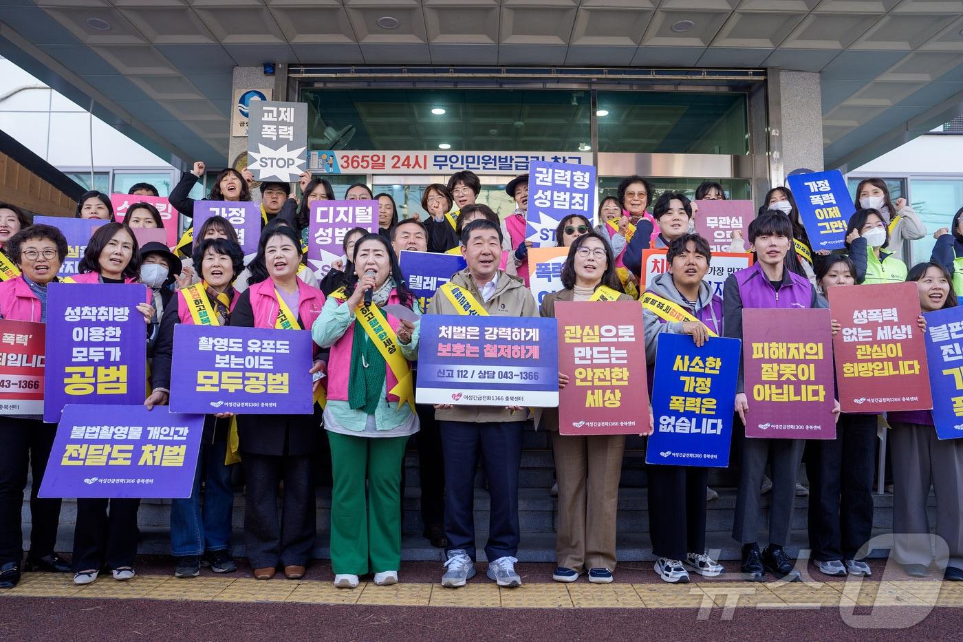 충북 증평군 청소년상담복지센터는 이달부터 11월까지 매월 마지막 주 금요일 군청 민원과 앞에서 청소년 상담포차 '참새방앗간'을 운영한다.(증평군 제공)/뉴스1