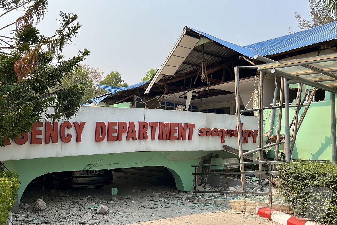 28일&#40;현지시간&#41; 미얀마 중부에서 발생한 7.7 강진으로 인해 수도 네피도의 한 병원 응급실 일부가 손상됐다. 2024.03.28 ⓒ AFP=뉴스1 ⓒ News1 최종일 선임기자