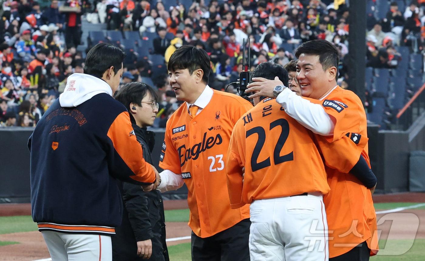 정민철(오른쪽에서 세 번째). 2025.3.28/뉴스1 ⓒ News1 김기남 기자