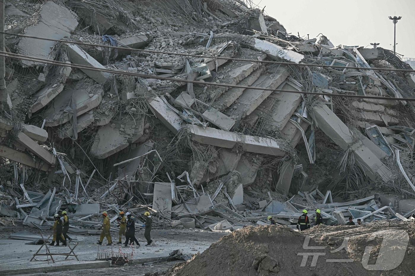 28일(현지시간) 미얀마 중부에서 발생한 7.7 강진 여파에 태국 방콕에서 짓고 있던 빌딩이 내려앉았다. 2025.03.28 ⓒ AFP=뉴스1 ⓒ News1 최종일 선임기자