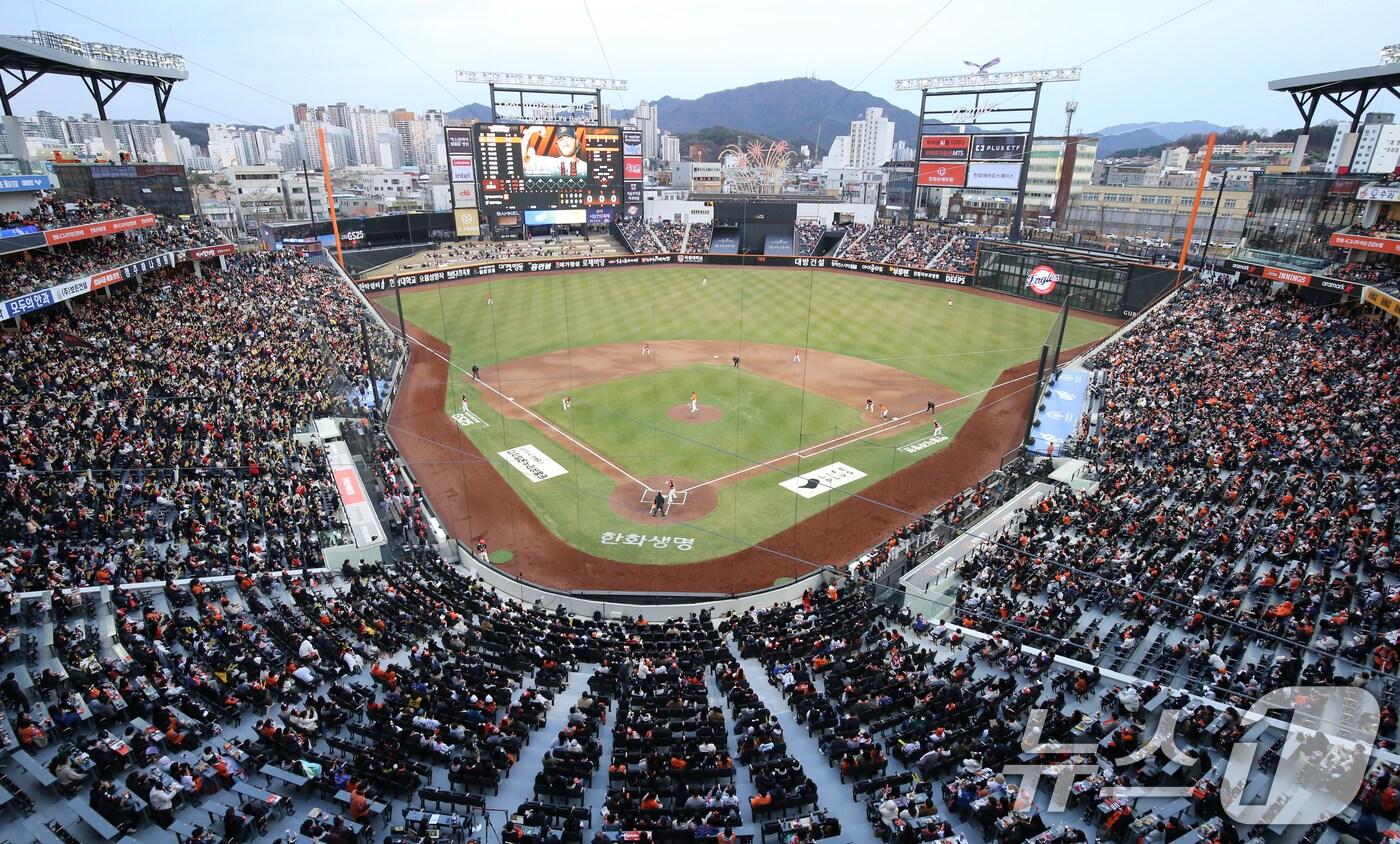 대전 한화생명 볼파크 홈 개막전이 열린 28일 '2025 신한 SOL 뱅크 KBO리그' 한화 이글스와 기아 타이거즈 경기가 펼쳐지고 있다. 2025.3.28/뉴스1 ⓒ News1 김기태 기자