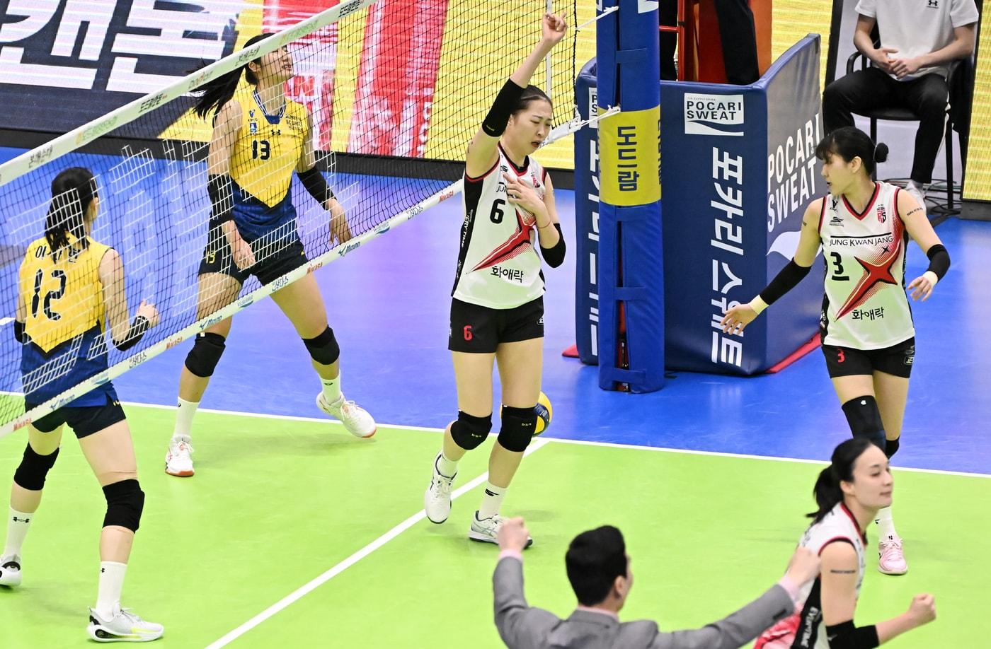 13년 만에 챔피언결정전에 진출하는 정관장. &#40;한국배구연맹 제공&#41;