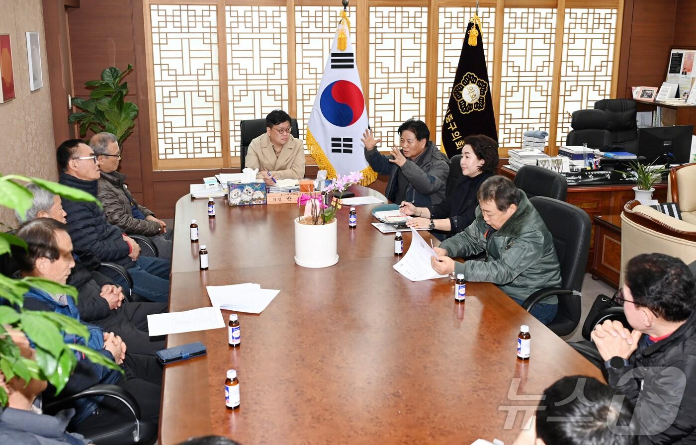 울산 중구의회에서 길촌마을 내부도로 개설 관련 주민 민원 간담회가 열리고 있다. (중구의회 제공. 재판매 및 DB 제공) /뉴스1