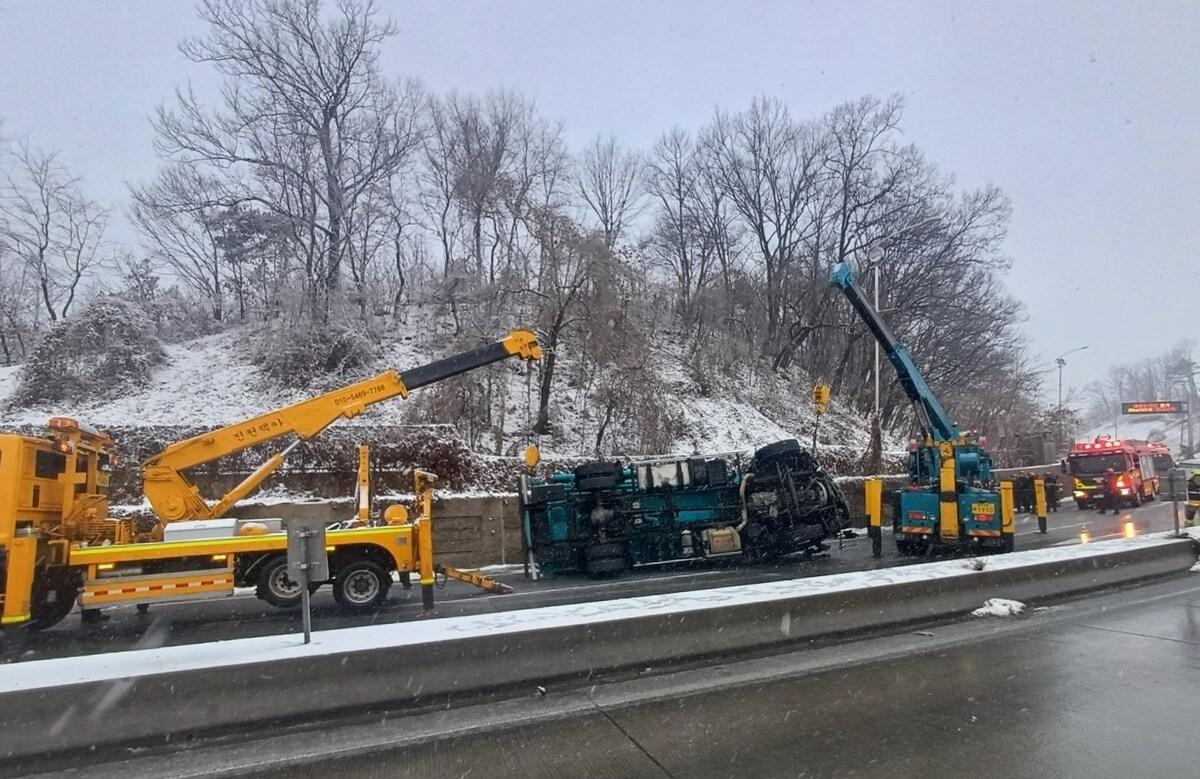 본문 이미지 - 사고 사진(진천소방서 제공. 재판매 및 DB 금지).2025.3.3/뉴스1 