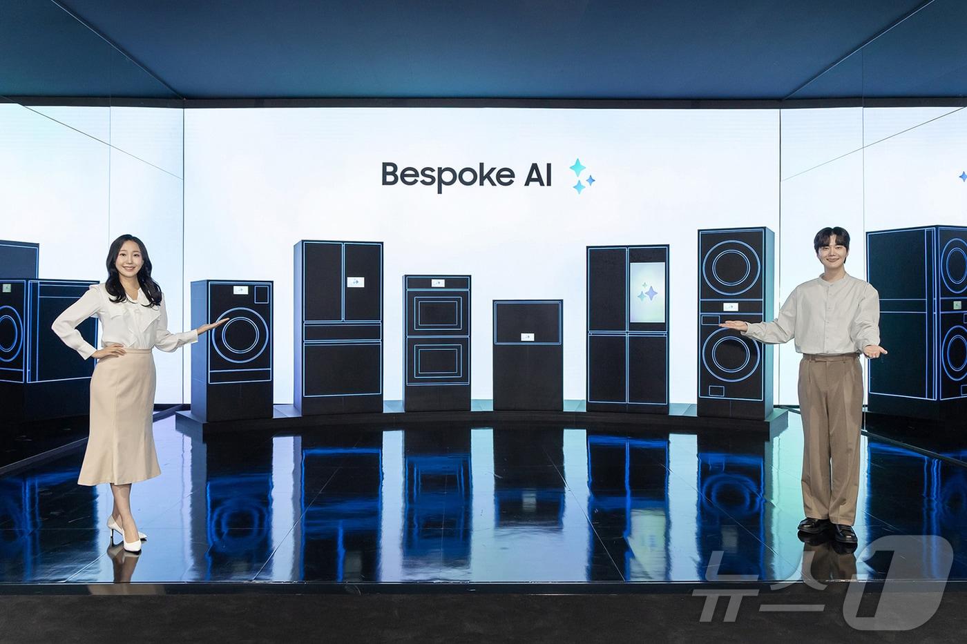 지난 28일 서울 광진구에서 열린 '삼성전자 웰컴 투 비스포크 AI' 제품 체험 행사에서 모델들이 AI 가전 신제품과 서비스를 선보이고 있다. (삼성전자 제공. 재판매 및 DB금지) 2025.3.30/뉴스1