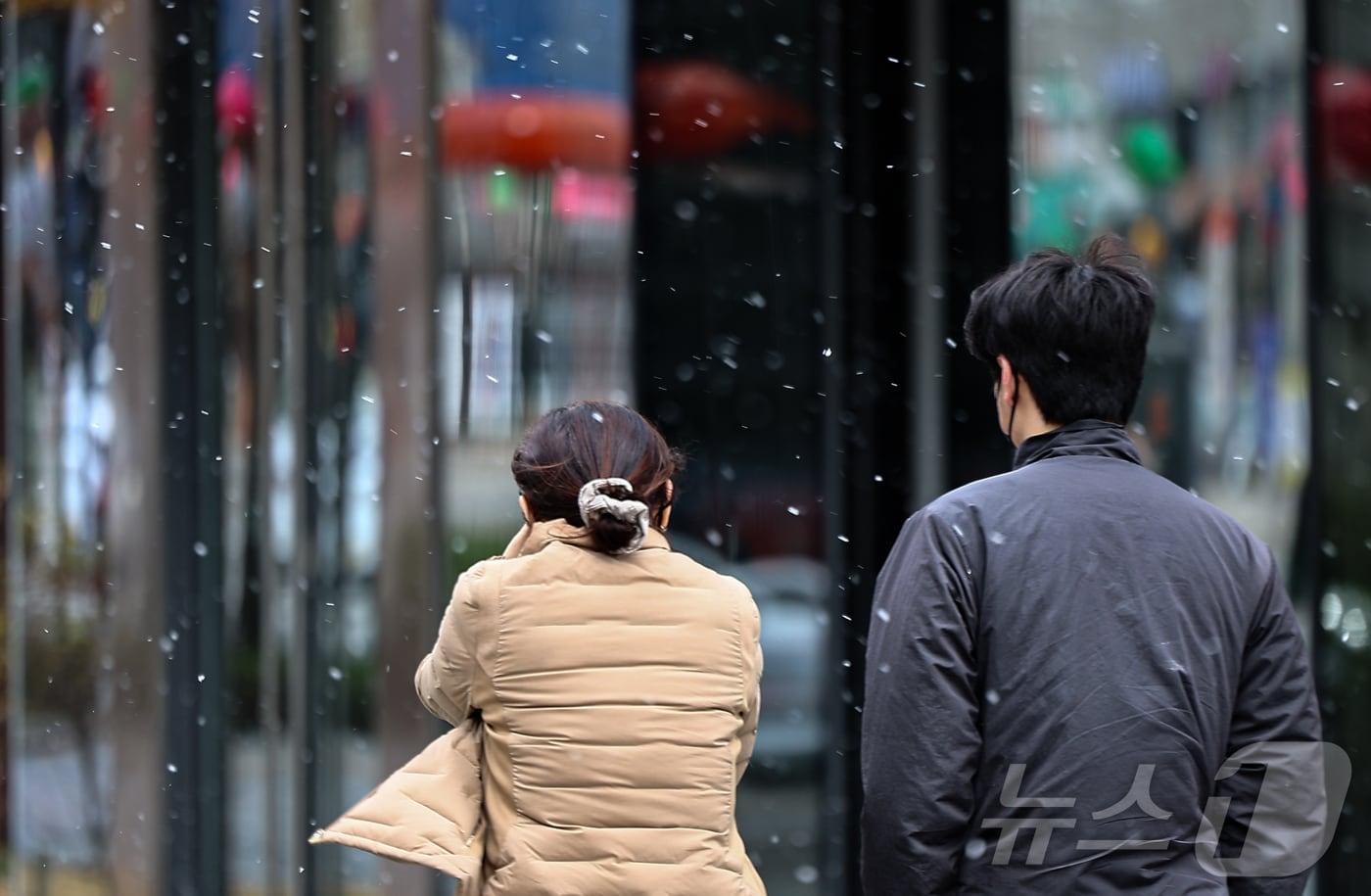 본문 이미지 - 눈 내리는 거리. (뉴스1 DB)