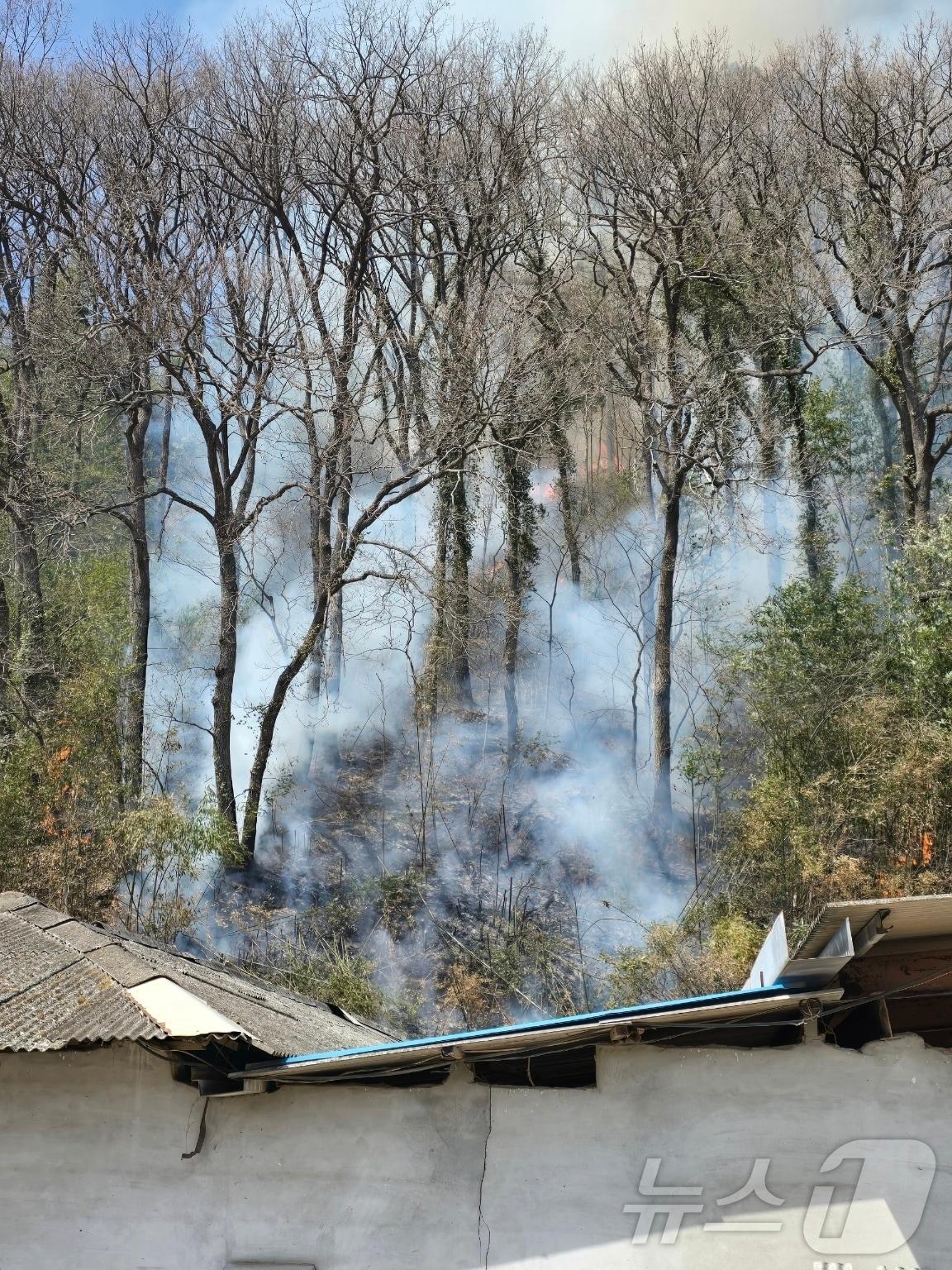 본문 이미지 - 경남 고성 영오면 산불.(산림청 제공. 재판매 및 DB금지.)